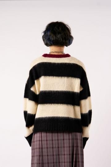 Пуловер в полоску
