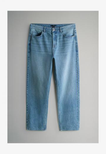 Прямые джинсы