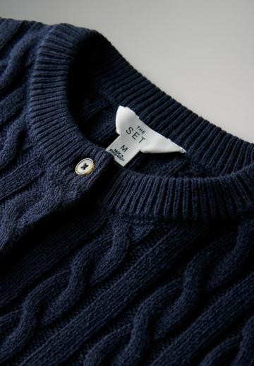 Вязаная кофта