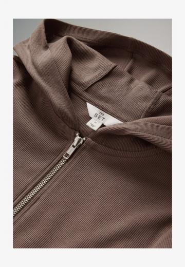 Вязаная кофта