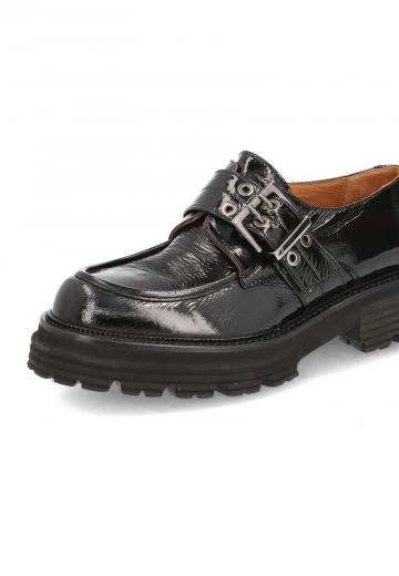 Туфли с высоким носом