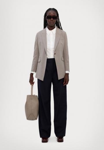 Длинный блейзер