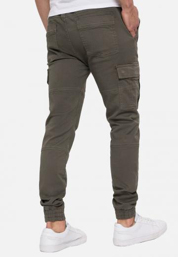 Брюки с накладными карманами