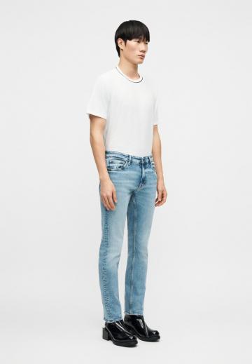 Прямые джинсы