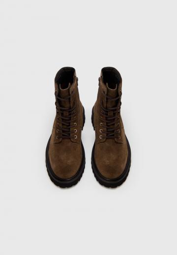 Ботинки на шнуровке