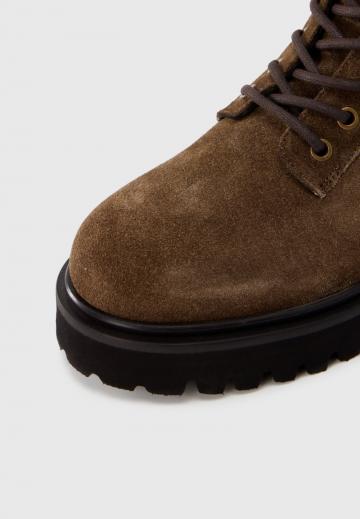 Ботинки на шнуровке
