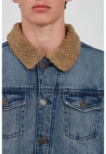 Джинсовая куртка