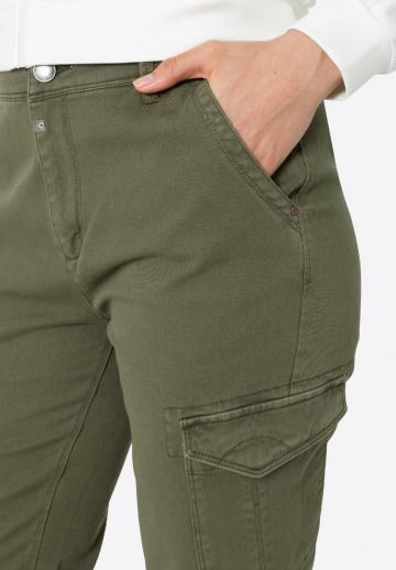Брюки с накладными карманами