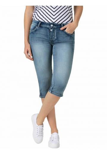 Короткие джинсы