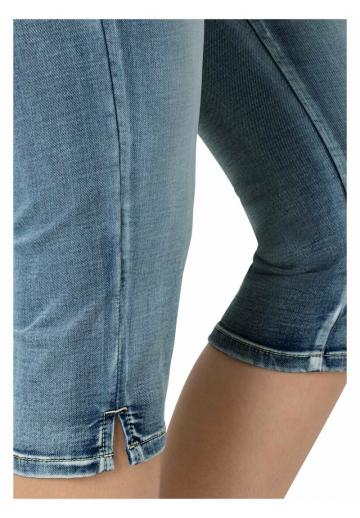 Короткие джинсы