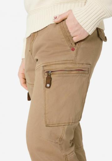Брюки с накладными карманами