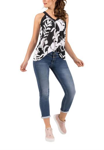 Короткие джинсы