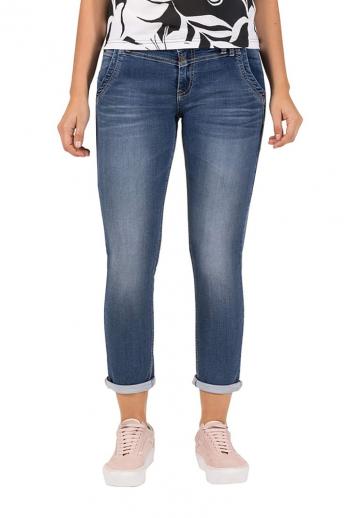 Короткие джинсы