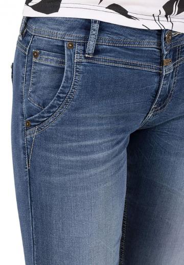 Короткие джинсы