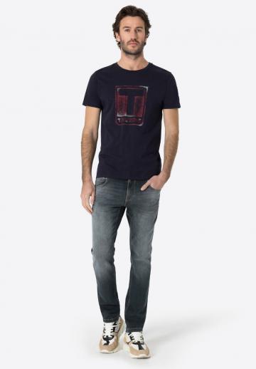 Узкие джинсы