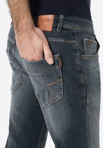 Узкие джинсы