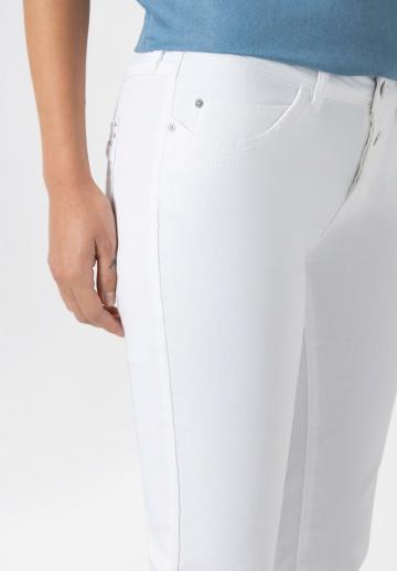 Короткие джинсы