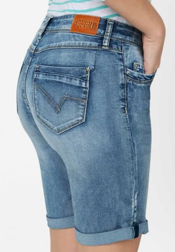 Джинсовые шорты