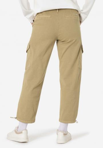 Брюки с накладными карманами