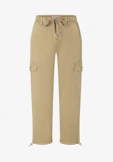 Брюки с накладными карманами