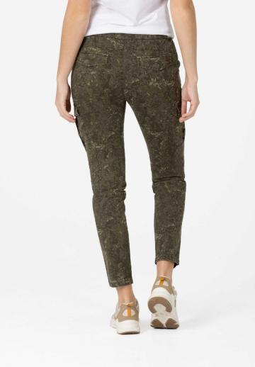 Брюки с накладными карманами