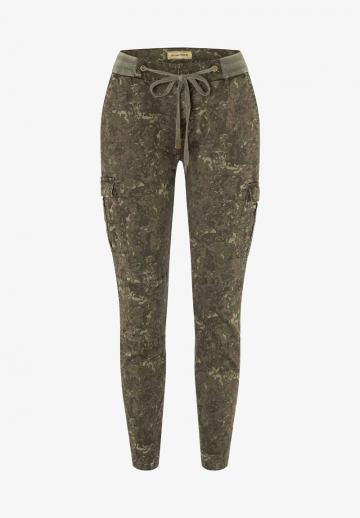 Брюки с накладными карманами