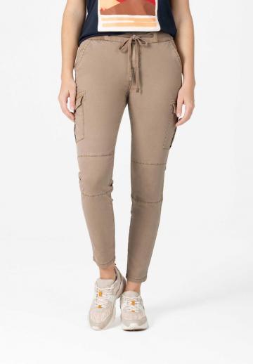 Брюки с накладными карманами