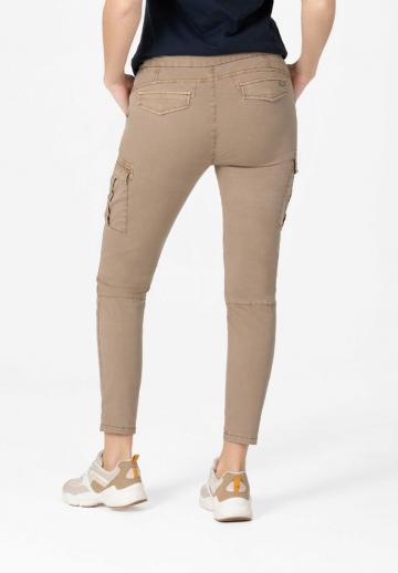 Брюки с накладными карманами