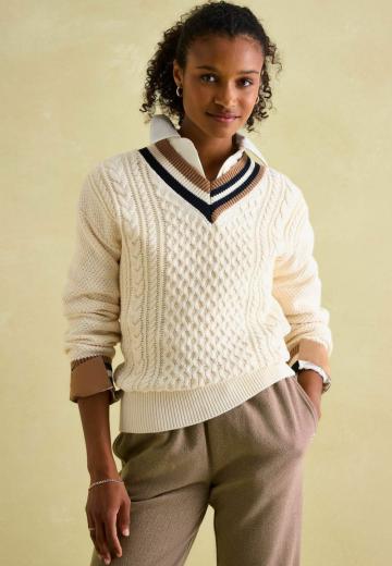 Пуловер с вырезом V