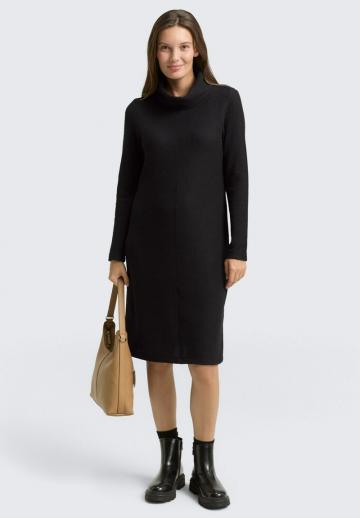 Вязаное платье