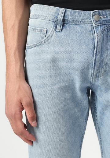 Прямые джинсы