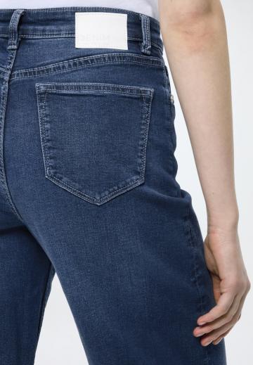 Прямые джинсы