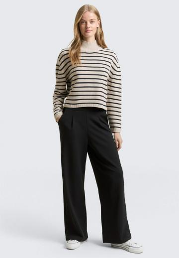 Пуловер в полоску