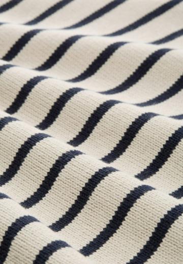 Пуловер в полоску