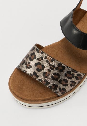 Босоножки на танкетке