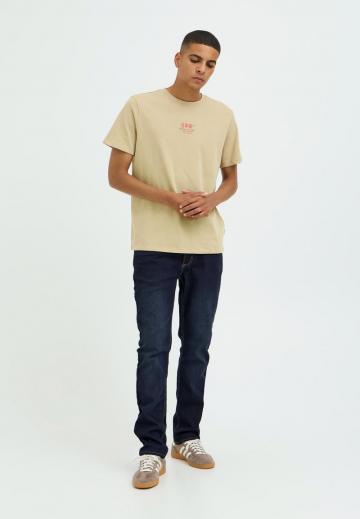 Узкие джинсы