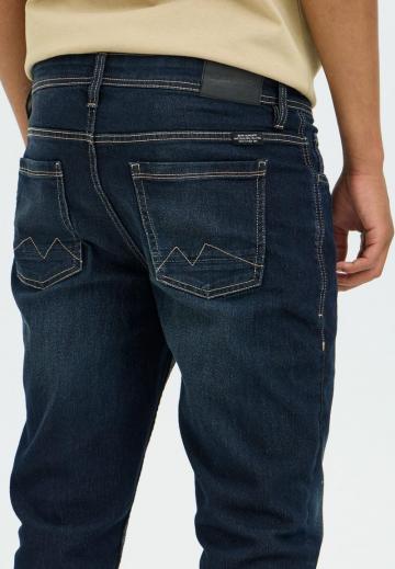 Узкие джинсы