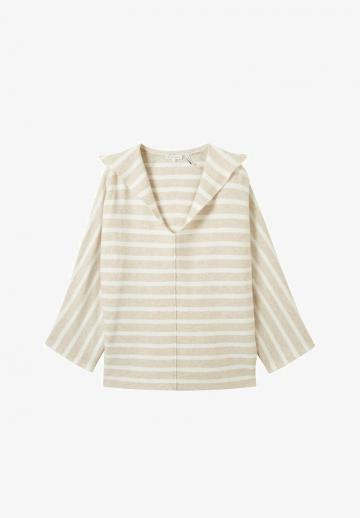 Пуловер в полоску