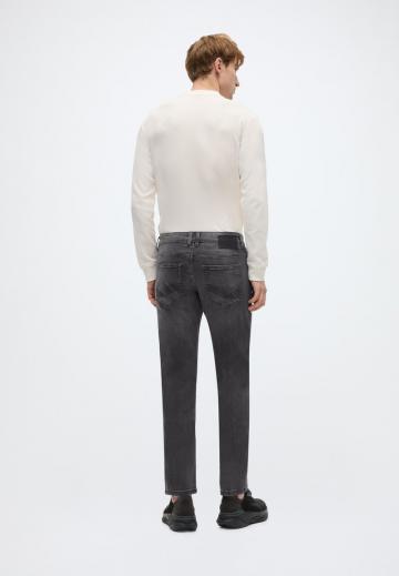 Узкие джинсы