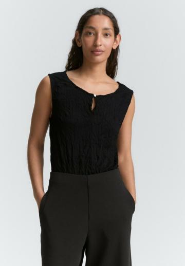 Блузка без рукавов