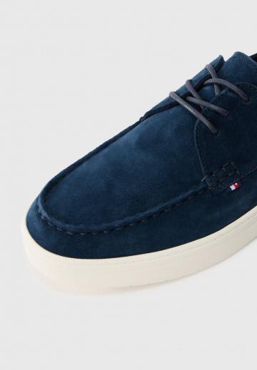 Ботинки на шнуровке