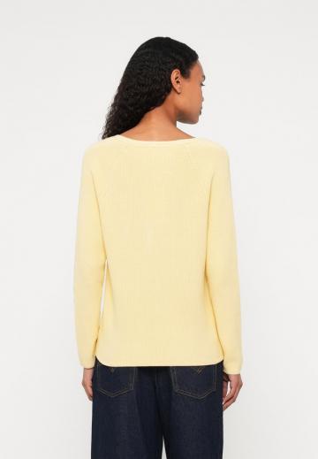 Пуловер в полоску