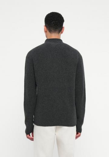 Вязаная кофта