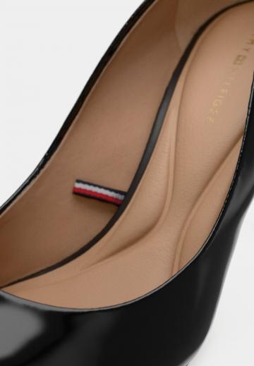 Туфли на высоком каблуке