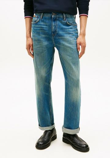 Прямые джинсы