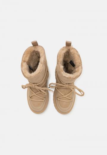 Зимние ботинки