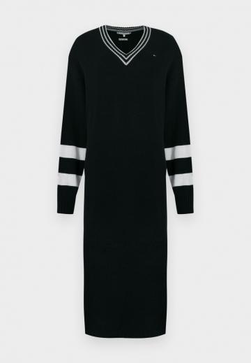 Вязаное платье