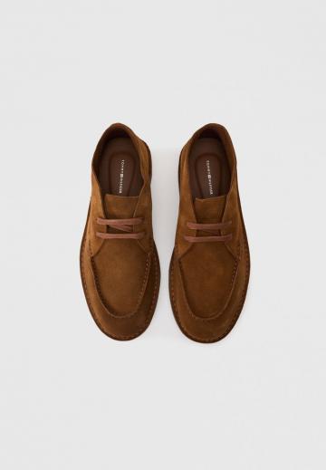 Ботинки на шнуровке