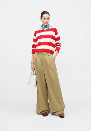 Пуловер с вырезом V