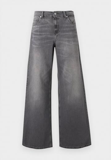 Свободные джинсы